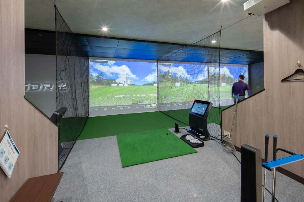 全打席に高性能の最新シュミレーターを設置