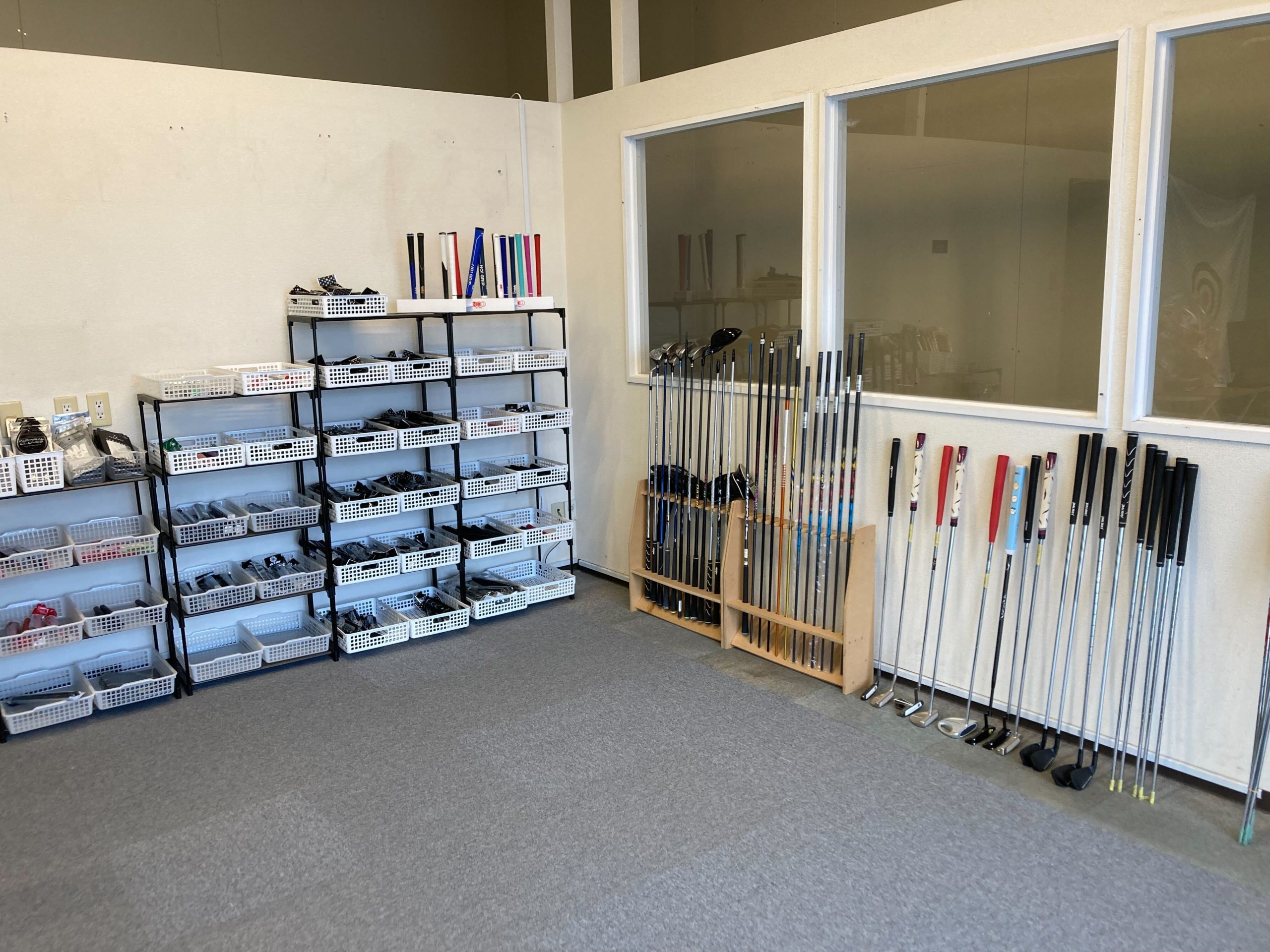 充実の無料レンタル ＆ 本格ゴルフ工房完備